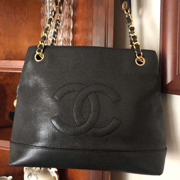 CHANEL Handbags - SOLD🌺🦋Chanel CC logo Caviar Skin Shoulder Bag